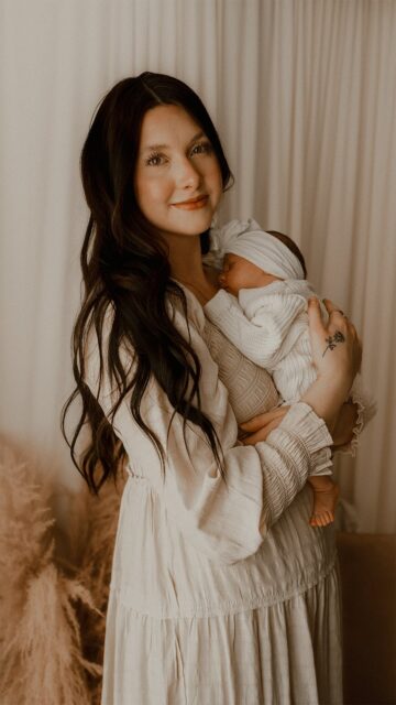 Motherhood is too beautiful for words. Last week’s newborn memories were absolutely dreamy. My March and April sessions are now open for booking on my website as well if you’re planning for any milestones ✨🖤 - ashleycheston.com.  #Arizonaphotographer
#arizonafamilyphotographer #azphotographer Thank you @jocsellsarizona for allowing me to take these 🫶🏼