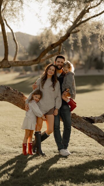 2026 - The year of cozy and creativity. Whatever your vision board holds, let’s capture the season your family is in right now. 📸✨♥️

Hope everyone had a lovely holiday season and is starting to fill up their calendar with small moments to look forward to throughout this year. I’m all for the fun, whimsical, and styled photoshoots, so bring on your inspiration 🫶🏼! ashleycheston.com to book or DM me. XOXO

#arizonaphotographer #peoriaarizona #azphotographer