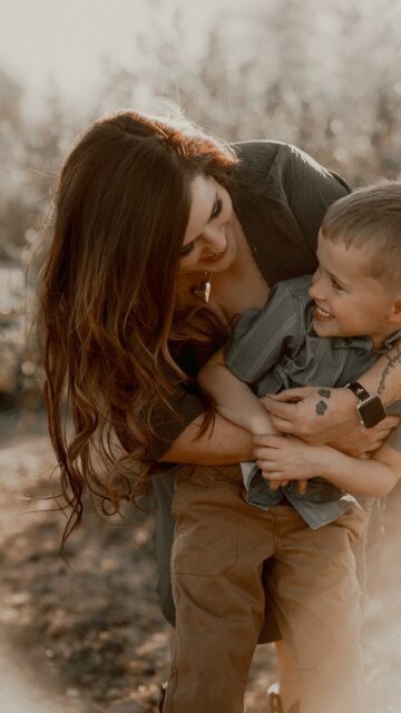 Dreamy desert photo sessions in Peoria will forever be some of my favorites. I am so blessed to be able to capture these adorable moments for other families -  these chapters go by way too fast 🥹. Life has been busy lately, but hopefully sharing more projects and family adventures again soon.

 #arizonaphotographer #peoriaaz #peoriaazphotographer
