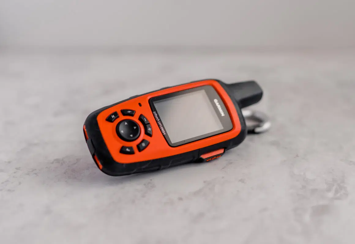 Garmin inReach Explorer+, Handheld Satellite Communicator with TOPO Maps and GPS Navigation